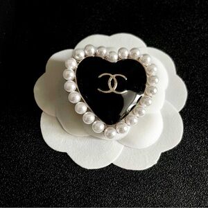 CHANEL Black Heart Brooch with Pearls